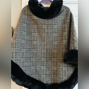 Women’s fur wool poncho one size
